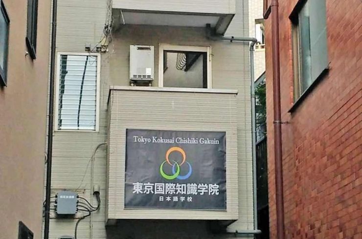 東京の学校に環境保全の為、カーペットを無料提供しました。